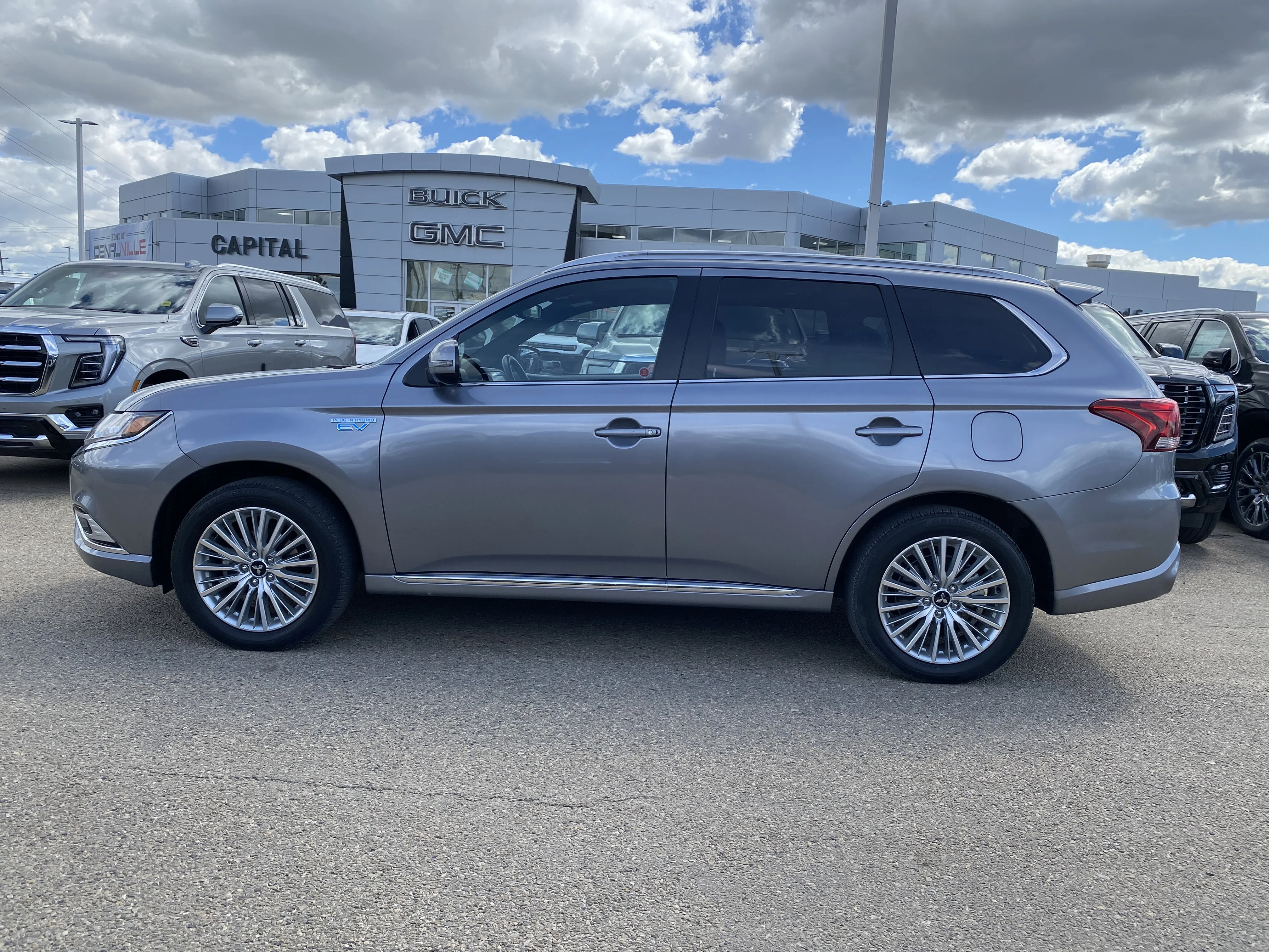 Certified Used 2019 Silver Mitsubishi SE S-AWC * LOW KM