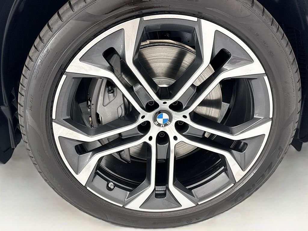 New 2026 White Metallic BMW xDrive50e image 31