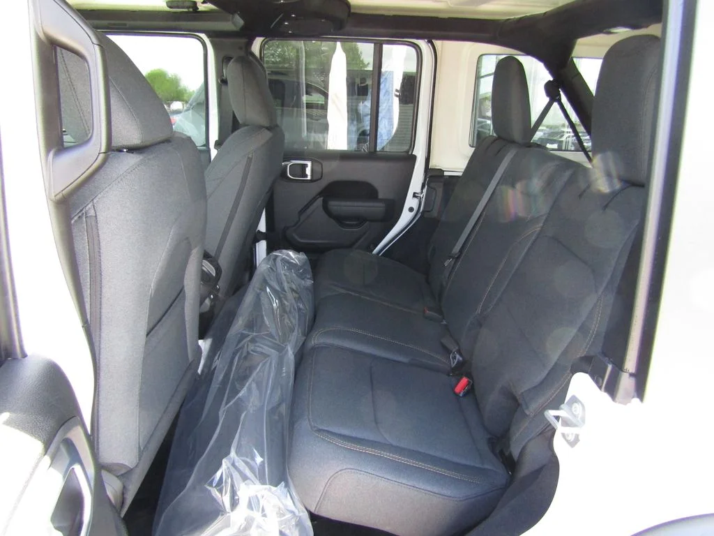 New 2026 Bright White Clearcoat Jeep Sport RHD image 29