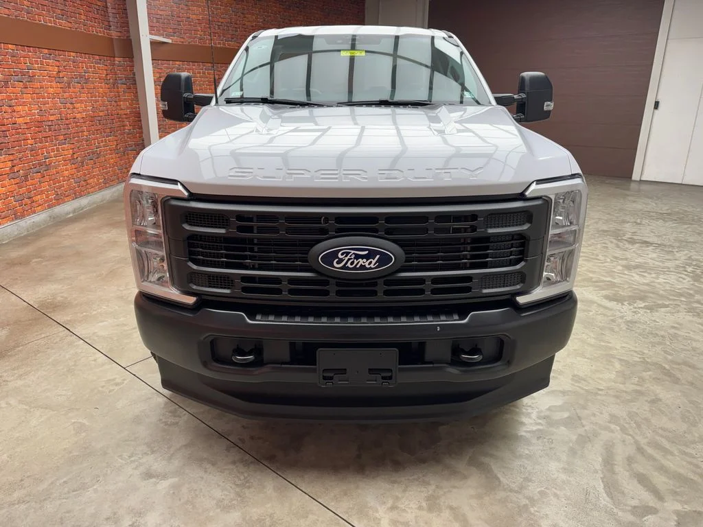 New 2027 White Ford F350 4X4SDR/CSR image 11