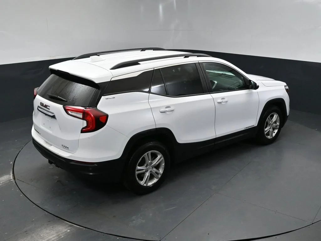 Used 2022 White GMC SLE image 16