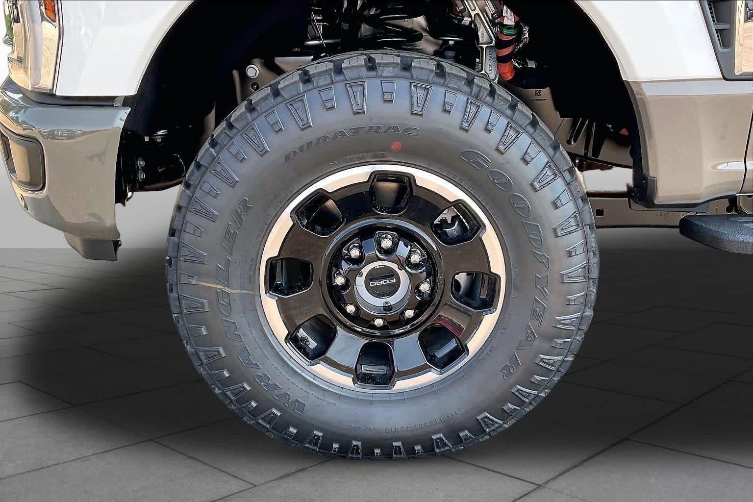 New 2026 Star White Metallic Tri-Coat Ford F-250® King Ranch® image 11