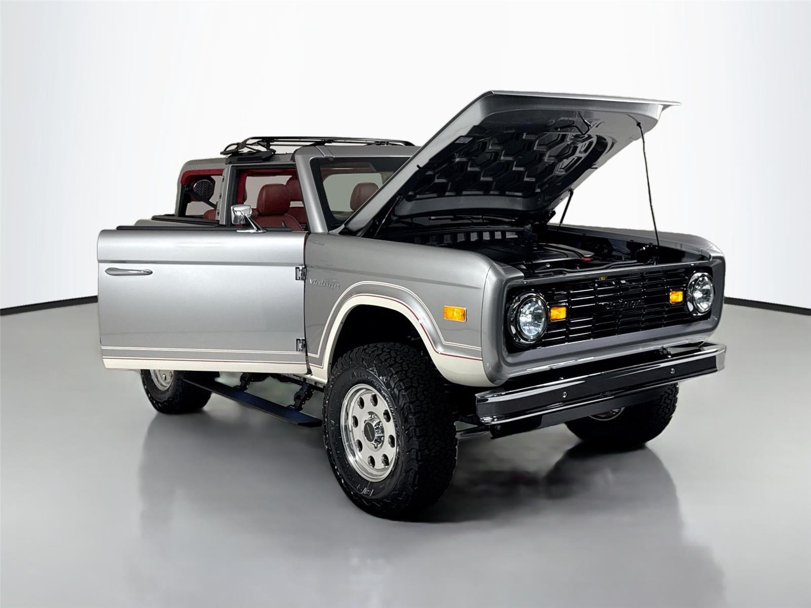 Used 2025 GT Silver Vintage Modern Twin-Turbo w/ Full Bespoke Interior image 43