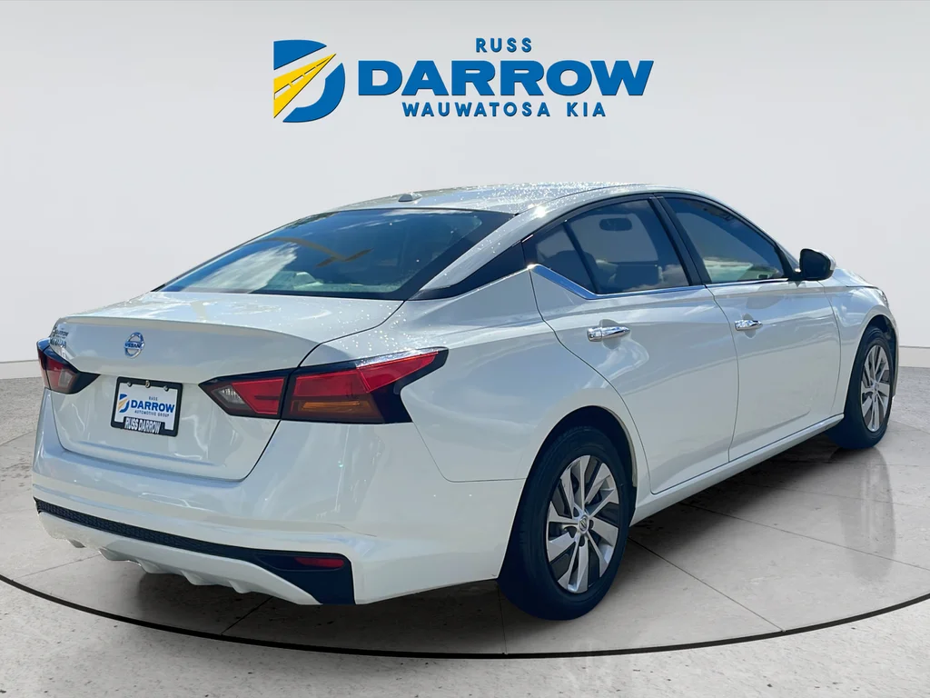 Used 2019 White Nissan 2.5 S image 5