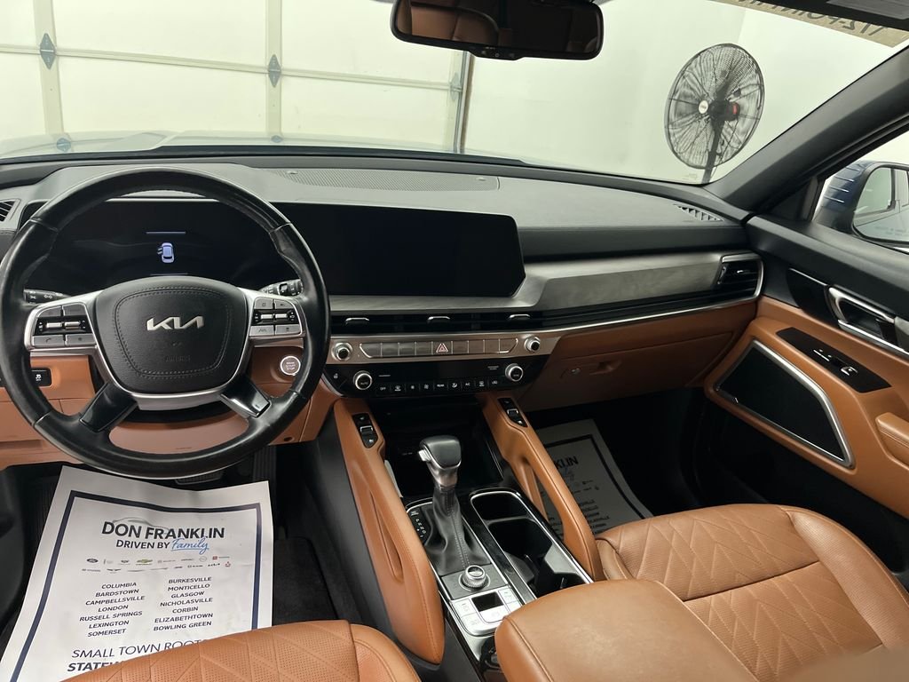 Used 2023 Black Kia EX X-Line image 15