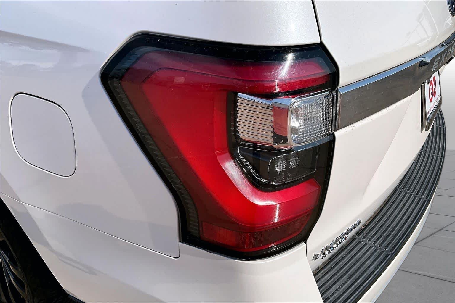 Used 2019 White Platinum Metallic Tri-Coat Ford Limited image 29