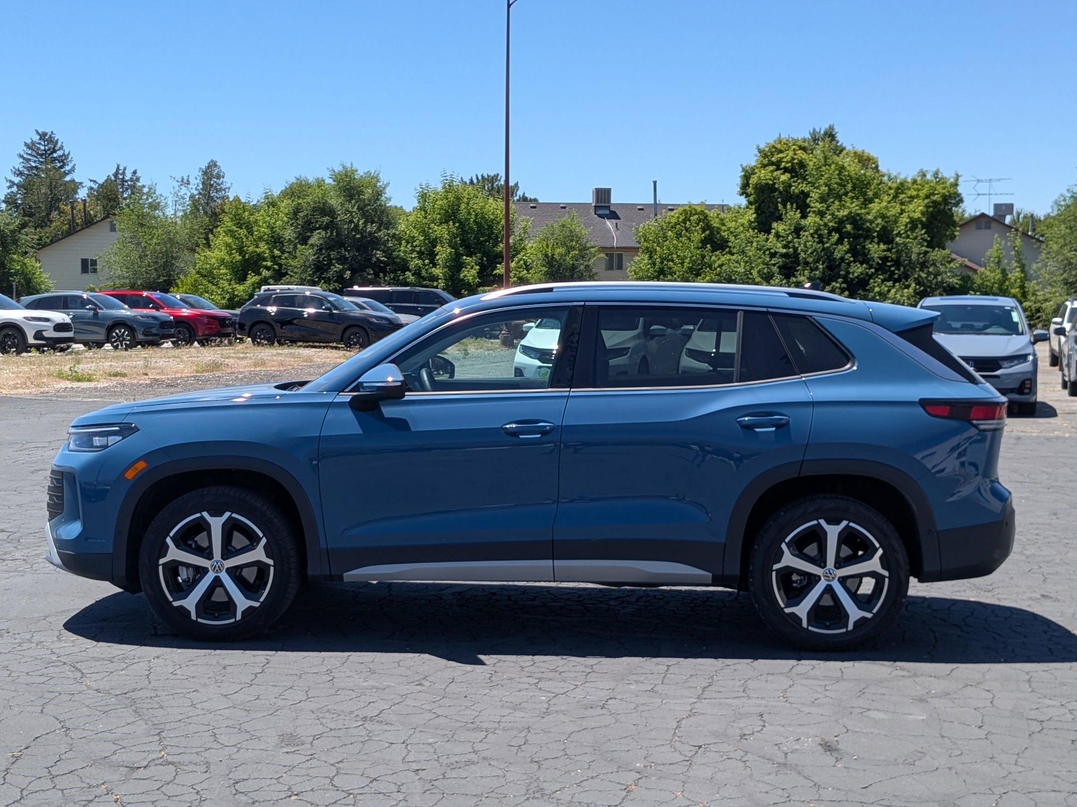 Used 2025 Monterey Blue Pearl Volkswagen SE image 7