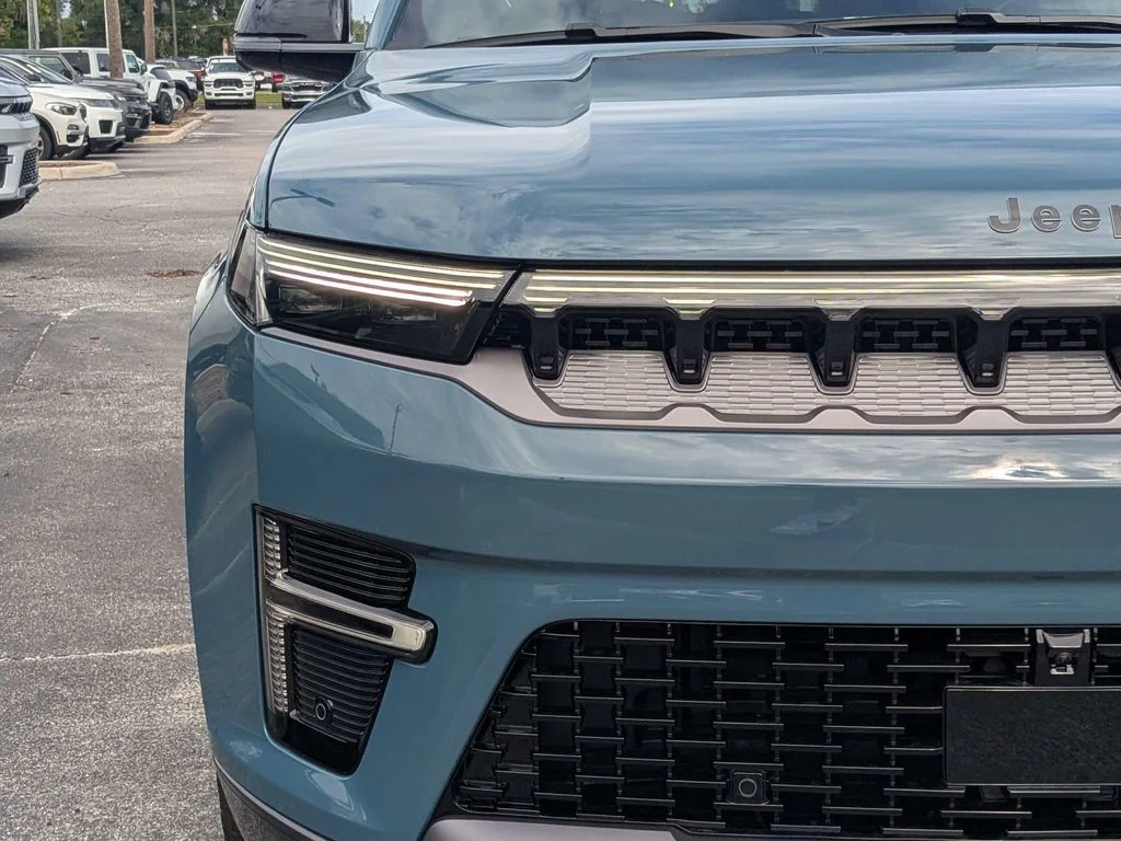 New 2026 Steel Blue Exterior Paint Jeep Limited Reserve image 10