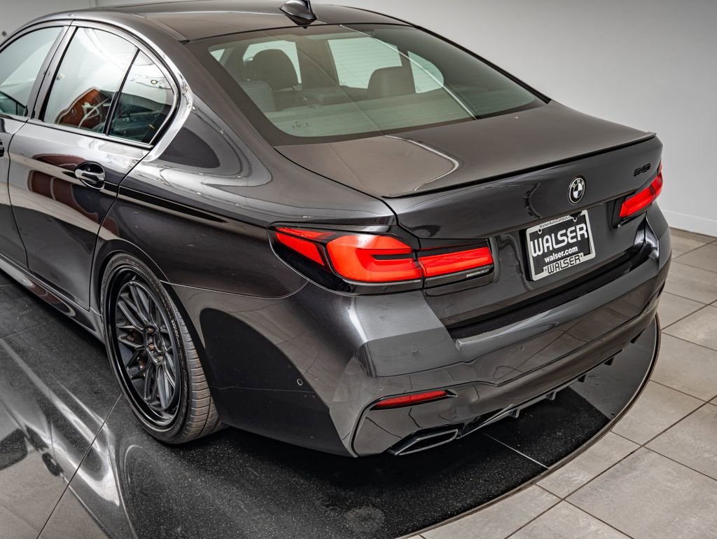 Used 2023 Dark Graphite Metallic BMW 540i image 19