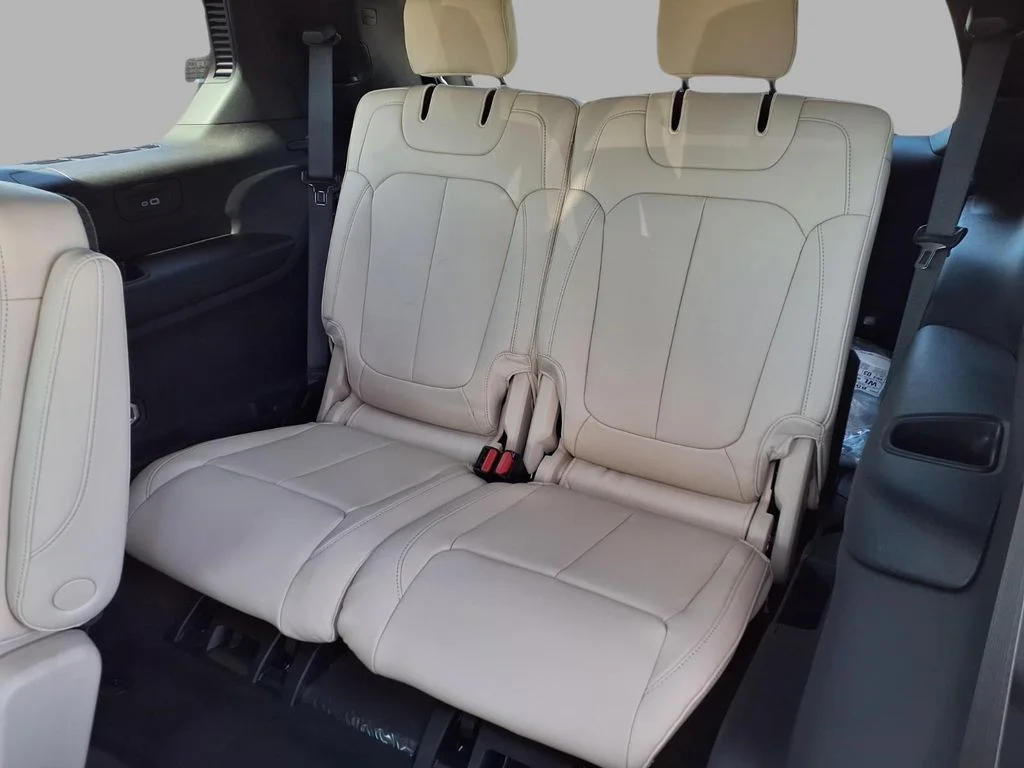 New 2026 Bright White Clear-Coat Exterior Paint Jeep Limited image 24