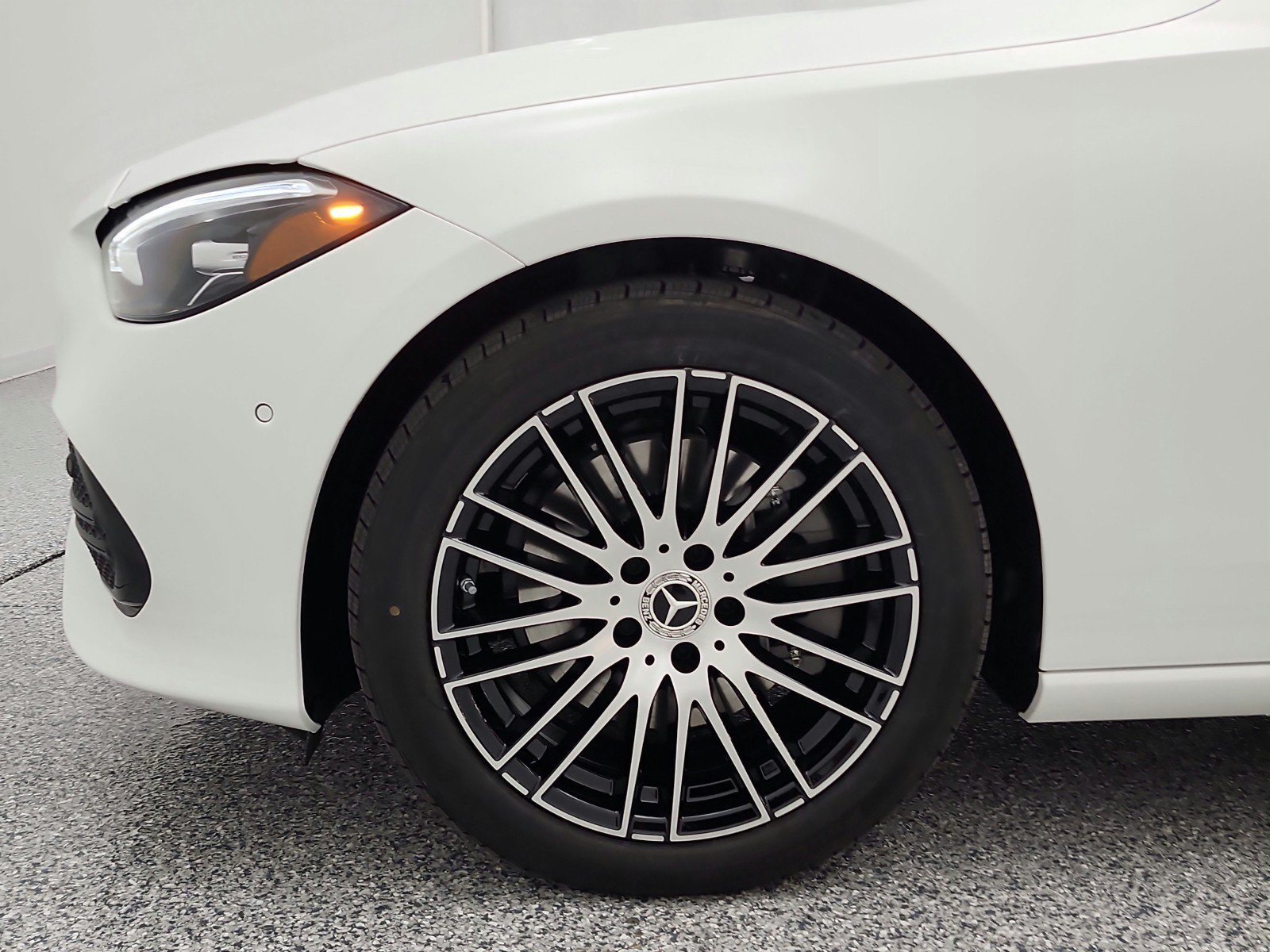 New 2026 MANUFAKTUR Moonlight White Metallic Mercedes-Benz C 300 Sedan image 44
