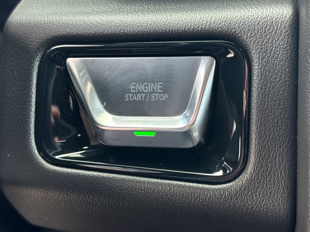 Certified Used 2025 Summit White GMC AT4 image 32