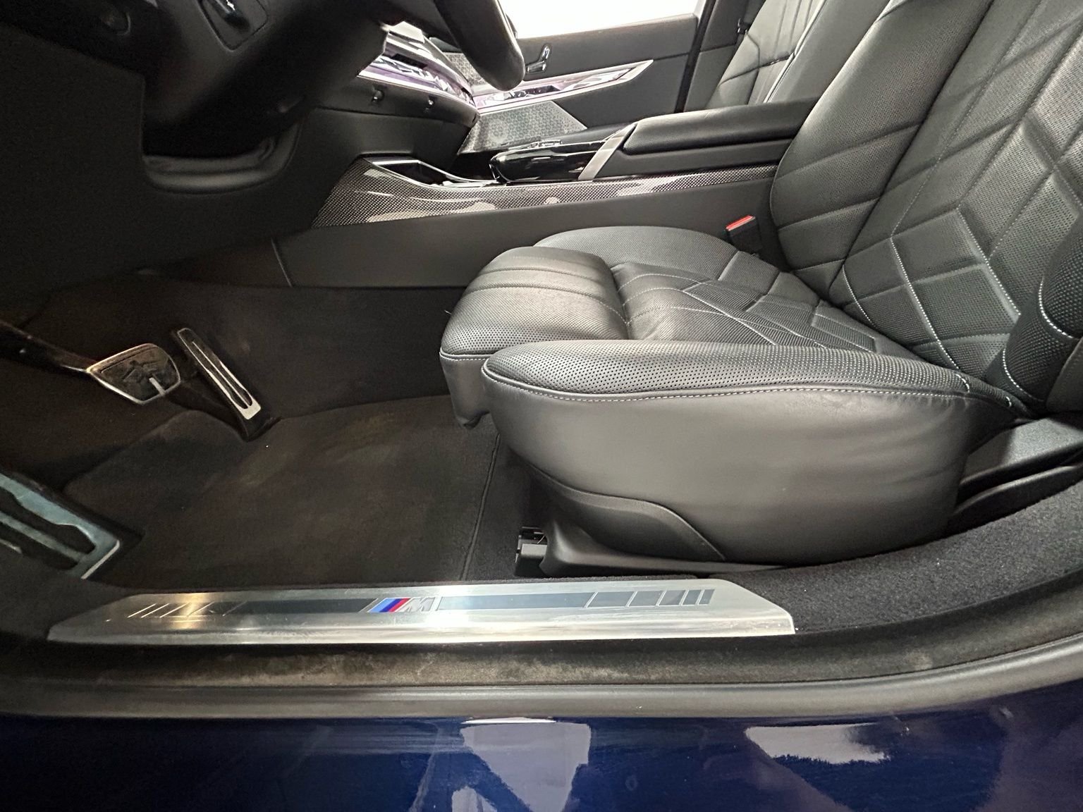 Used 2023 Tanzanite Blue II Metallic BMW 760i xDrive image 30