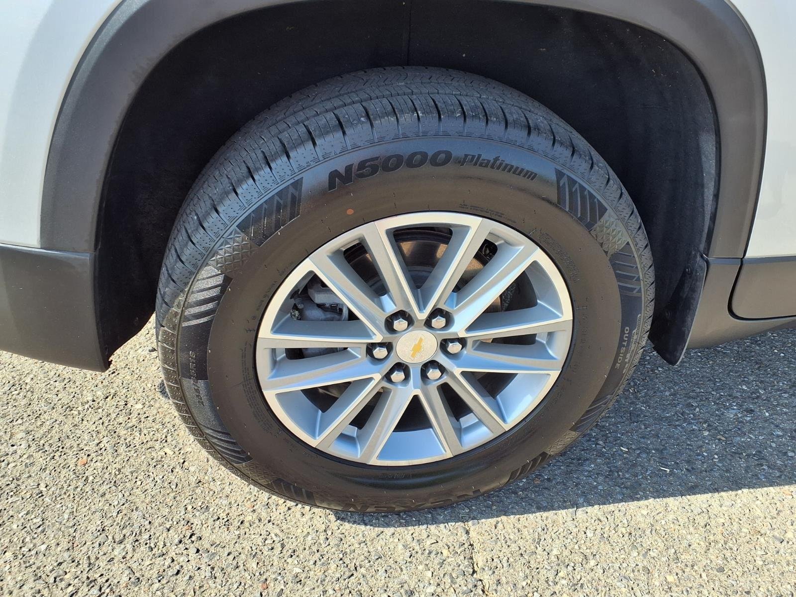 Used 2022 Silver Chevrolet LT Cloth image 12