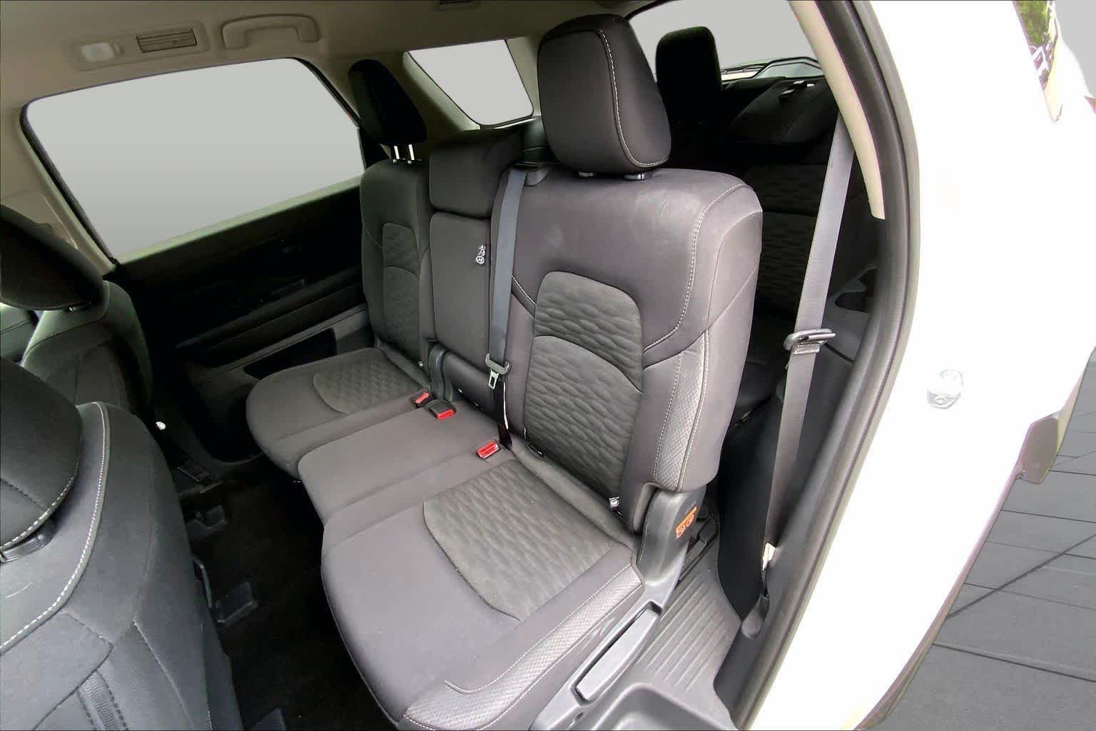 Used 2025 Glacier White Nissan SV image 17