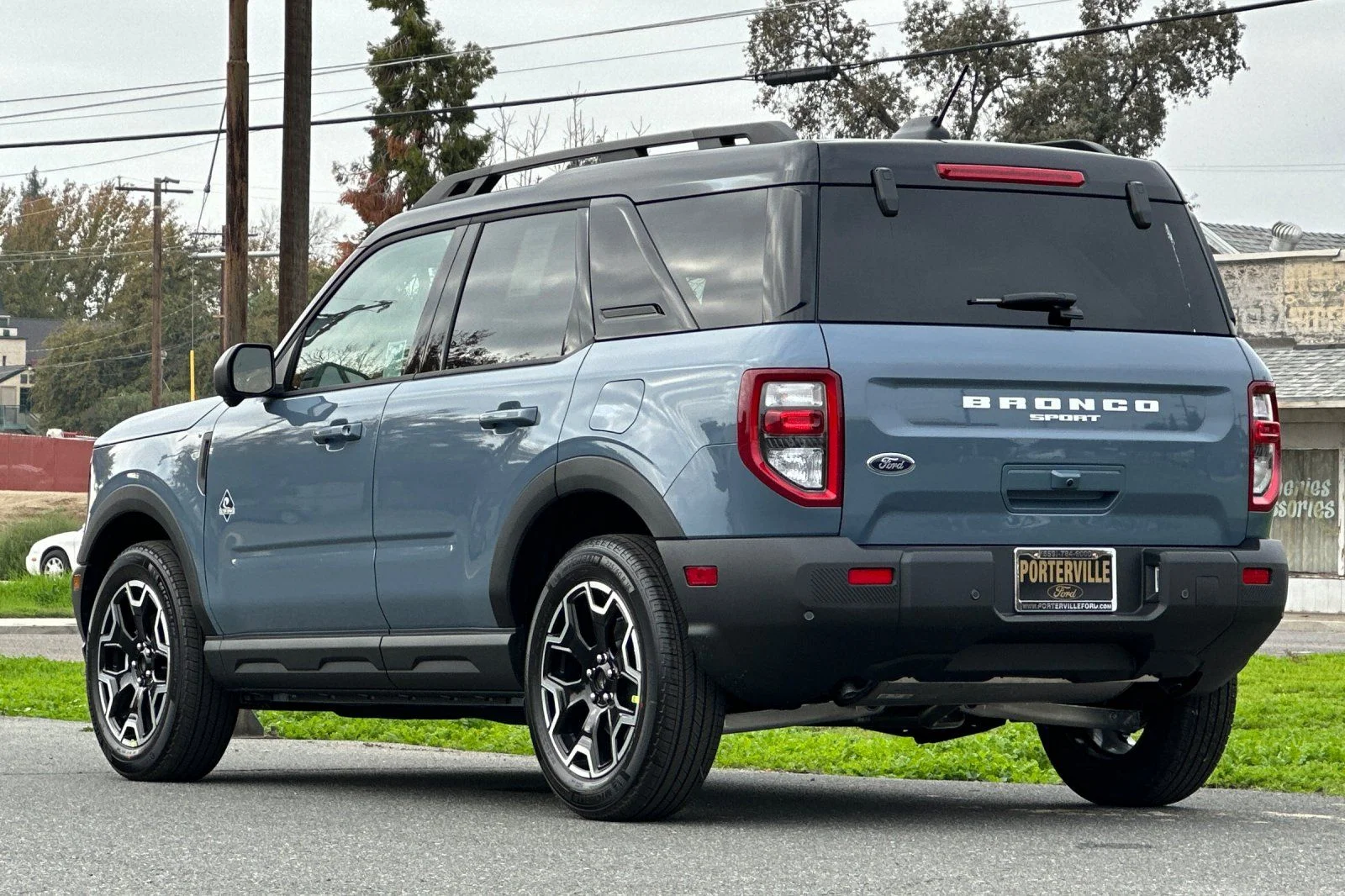 New 2025 Azure Gray Metallic Tri-Coat Ford Outer Banks® image 7