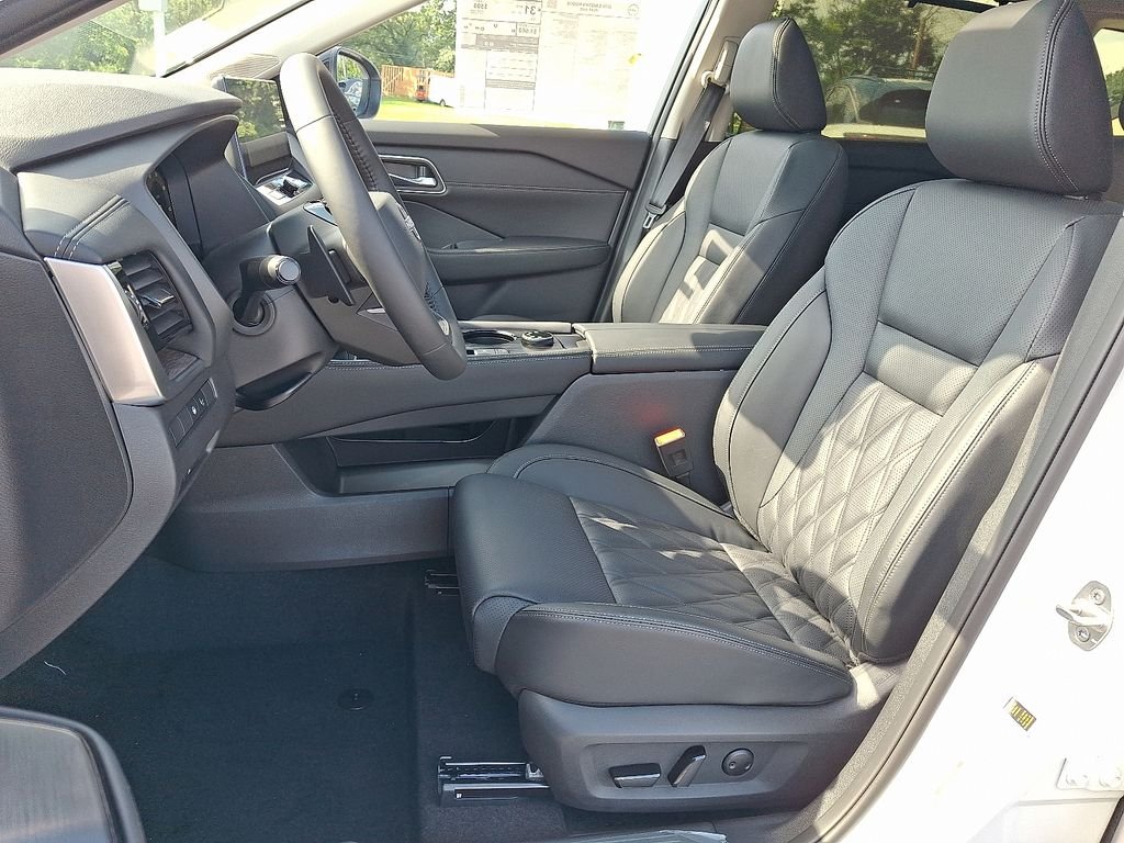 New 2026 Everest White Pearl TriCoat / Super Black Two-tone Nissan Platinum image 9
