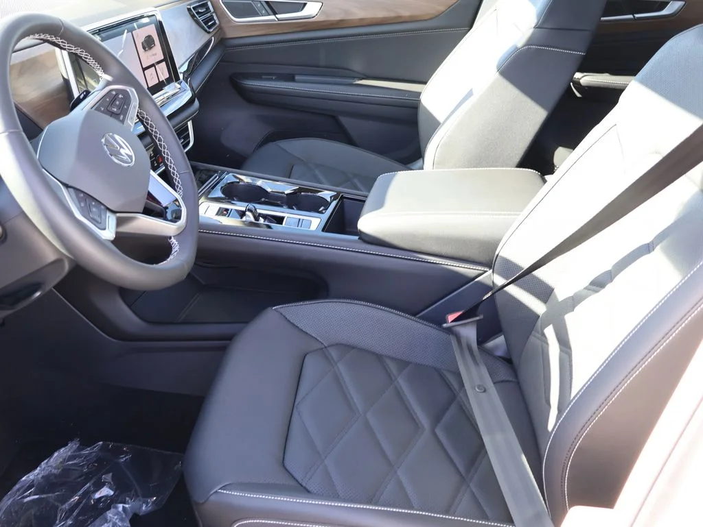 New 2026 White Volkswagen 2.0T SE w/Technology image 39