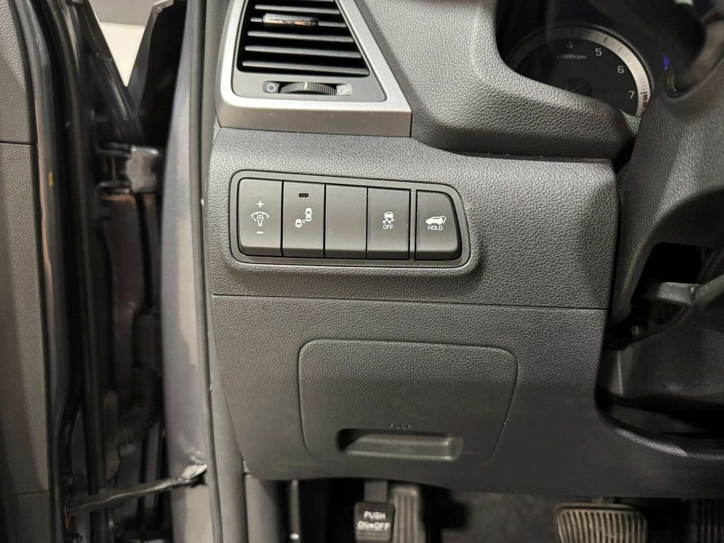 Used 2016 Coliseum Gray Hyundai Limited image 20