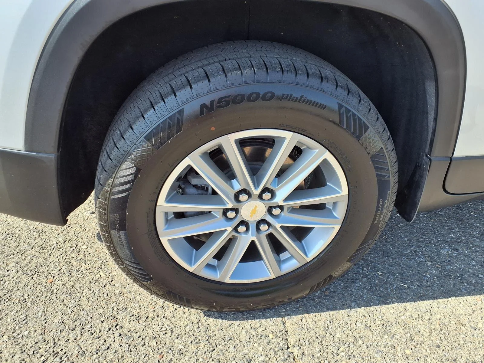 Used 2022 Silver Ice Metallic Chevrolet LT Cloth image 12