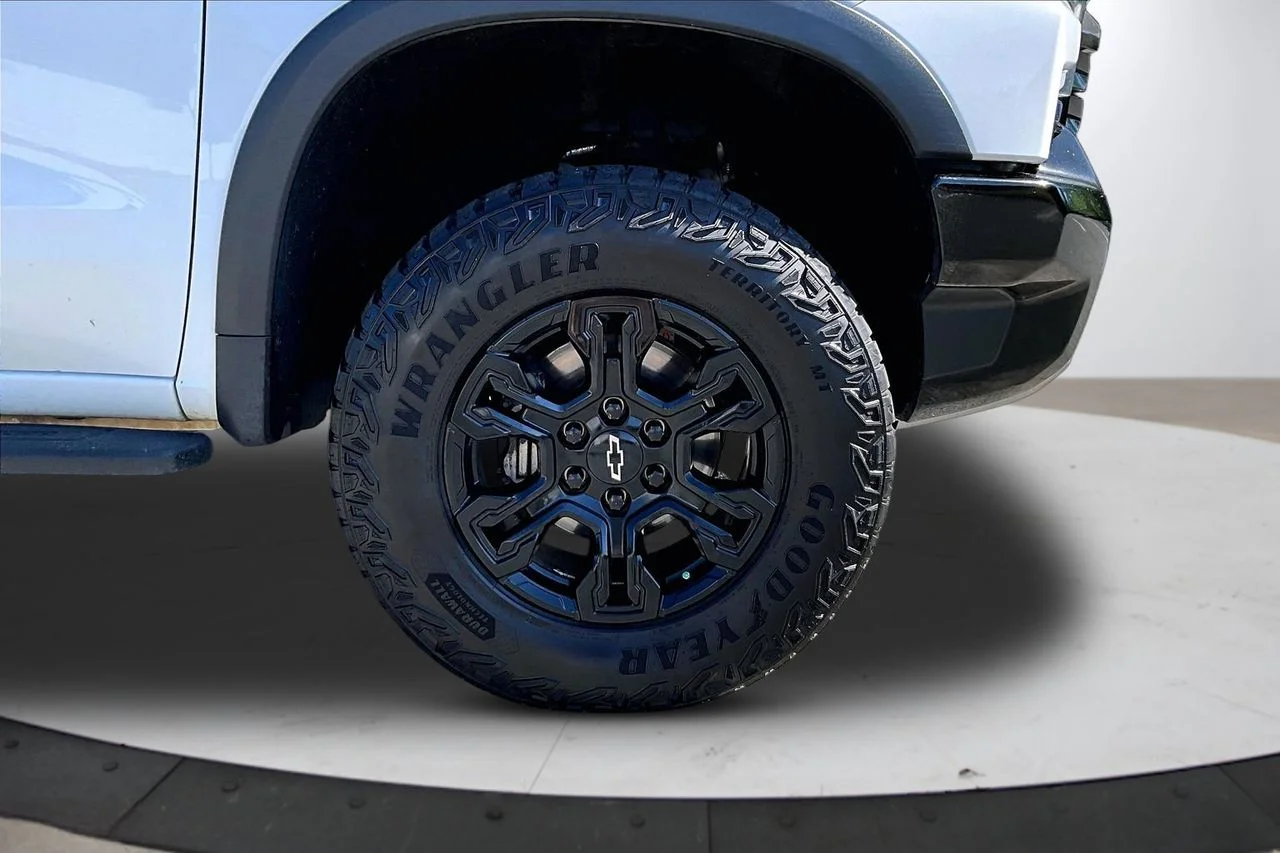 Used 2022 White Chevrolet ZR2 image 33