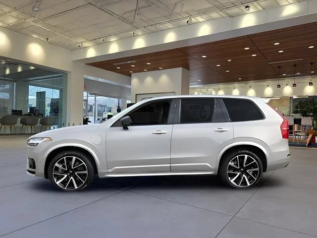 Used 2023 Silver Volvo Ultimate image 2