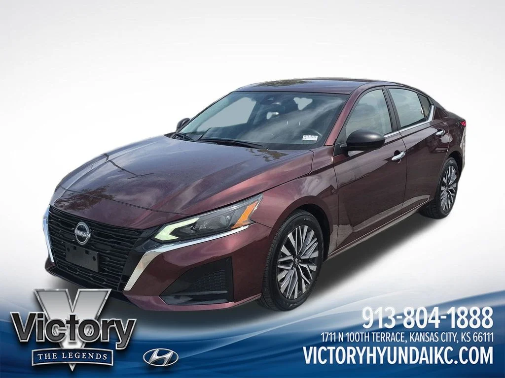 Used 2025 Red Nissan 2.5 SV image 1