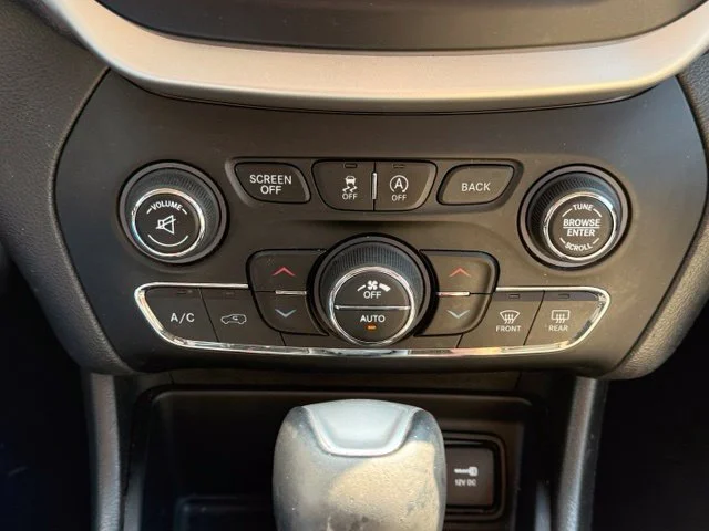 Used 2015 Beige Jeep Limited image 22