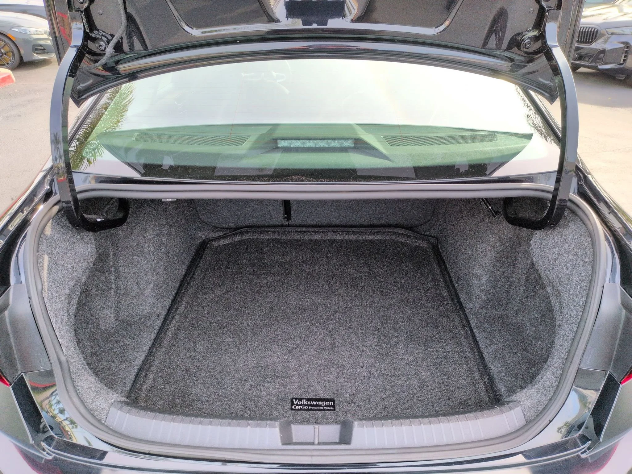 Used 2024 Deep Black Pearl Volkswagen SE w/Sunroof image 29