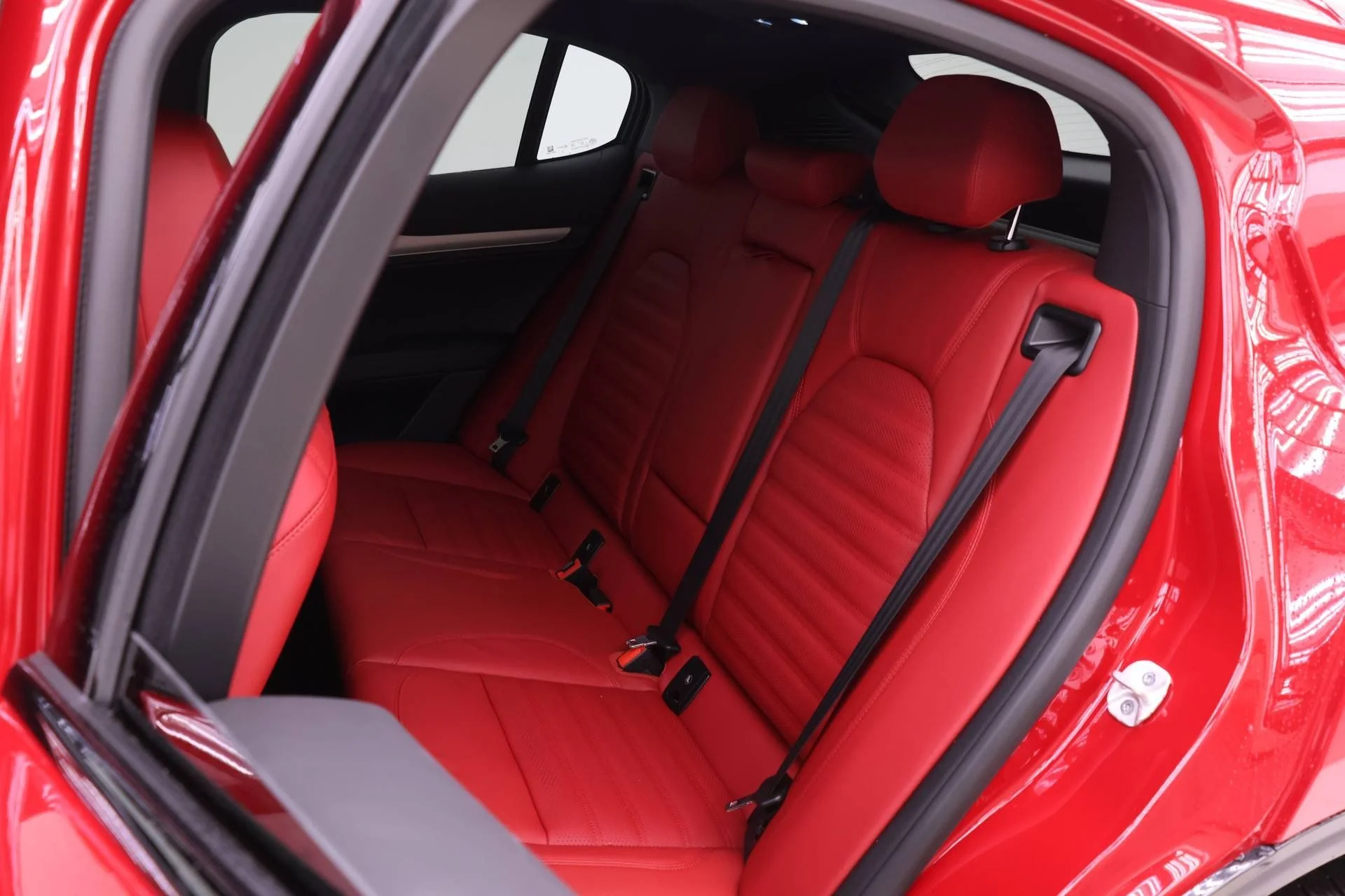 New 2026 Alfa Rosso (Red) Exterior Paint Alfa Romeo Base image 12