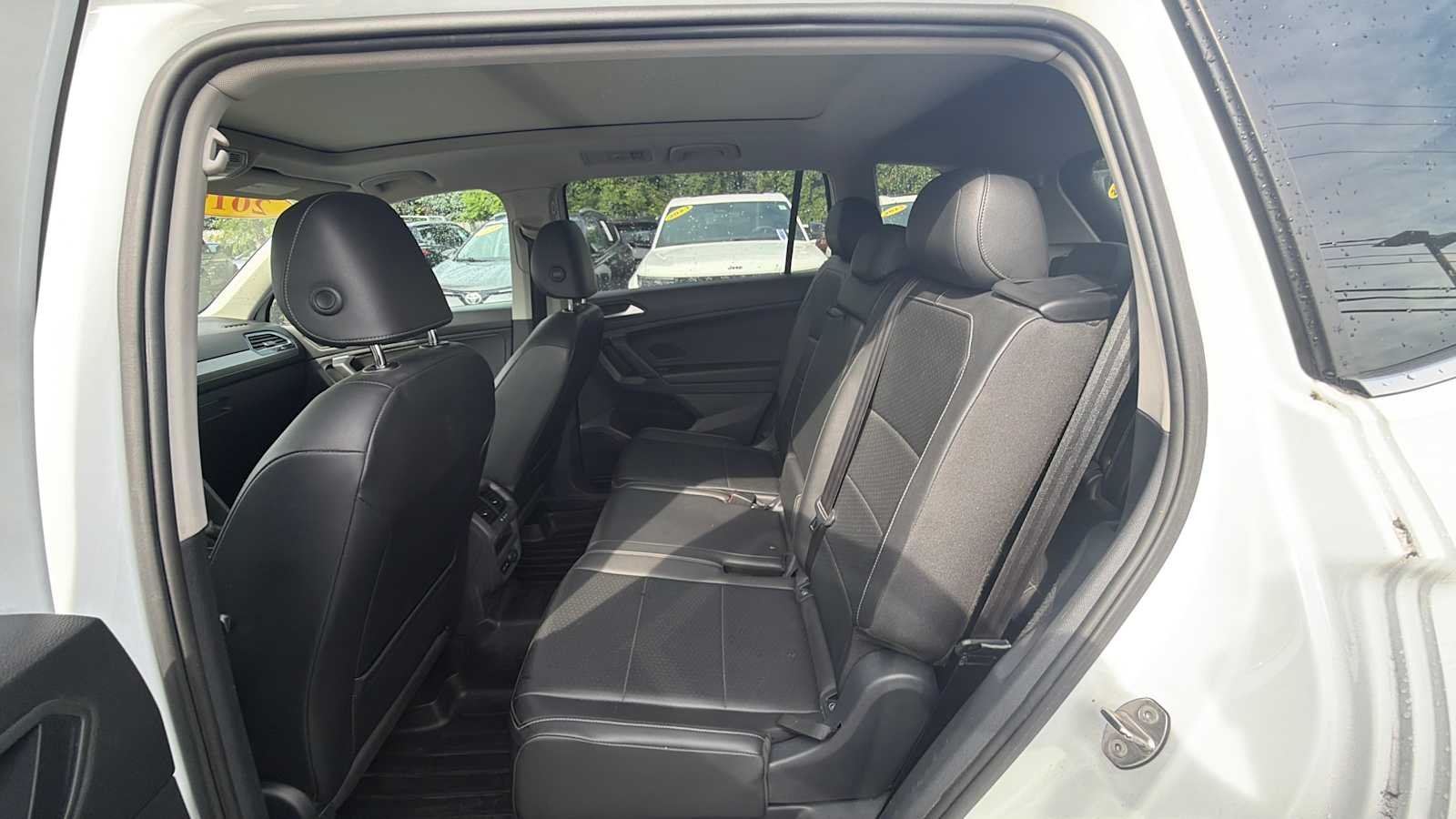Used 2019 Pure White Volkswagen SE image 17