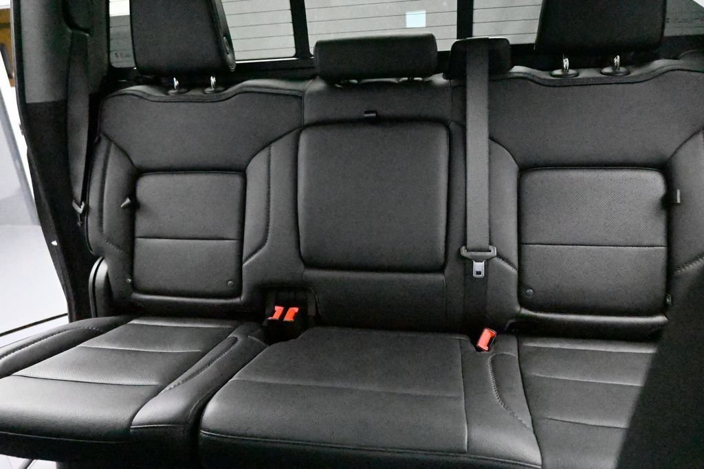 Used 2025 Onyx Black GMC Denali image 16