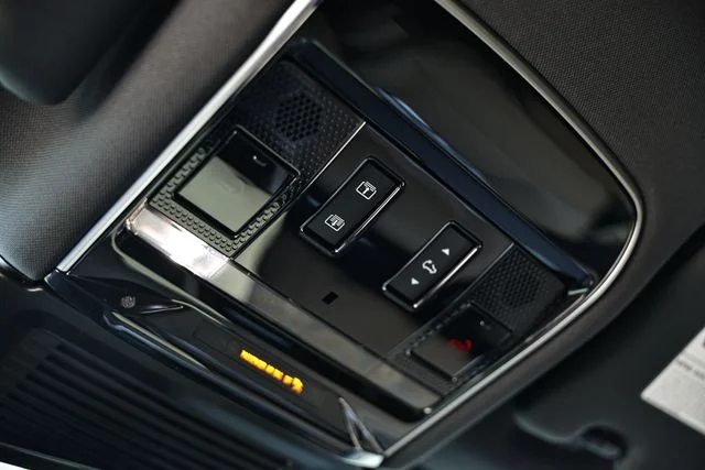 New 2026 Carpathian Grey Land Rover SE image 49