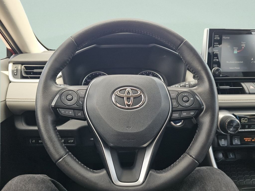 Used 2021 Pearl Toyota Hybrid XLE image 31