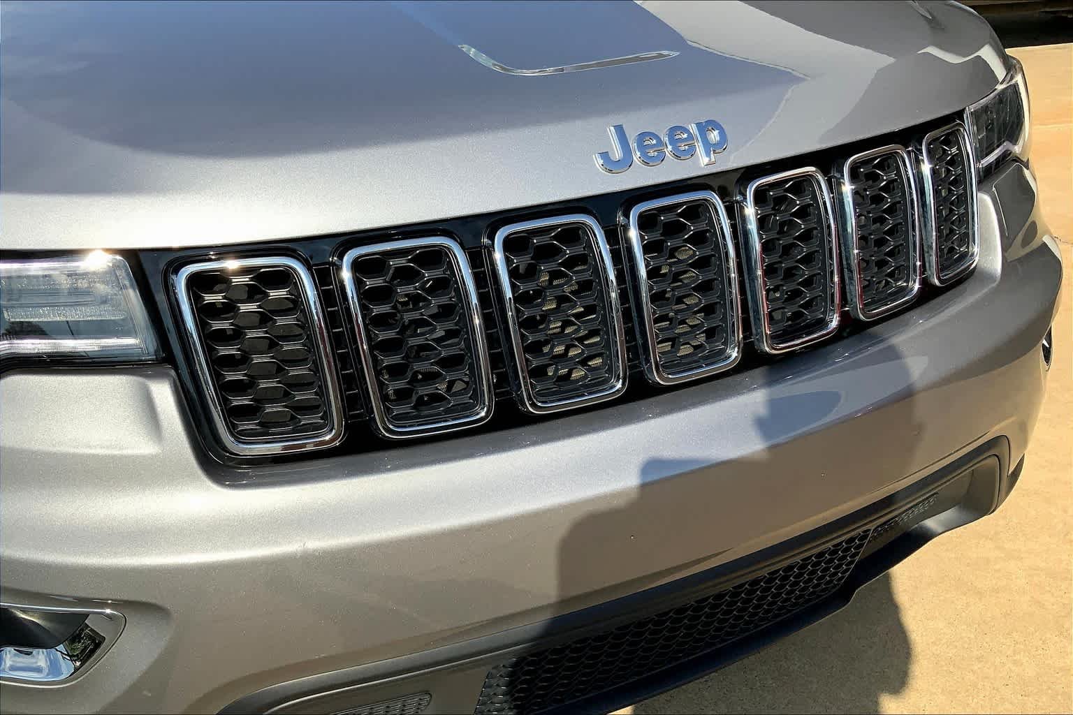 Certified Used 2021 Billet Silver Clearcoat Metallic Jeep Laredo E image 29