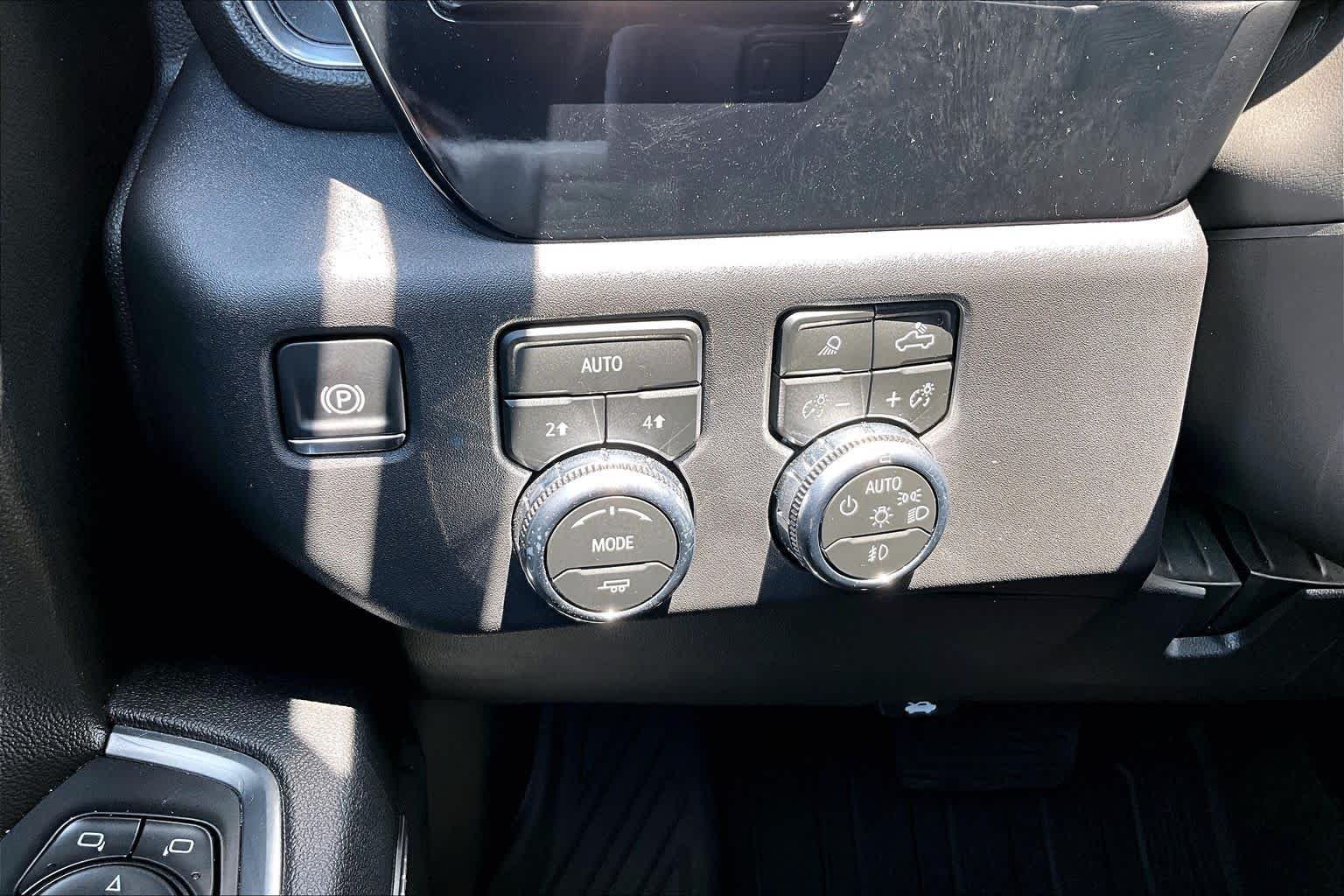 Used 2026 Summit White GMC Elevation image 34