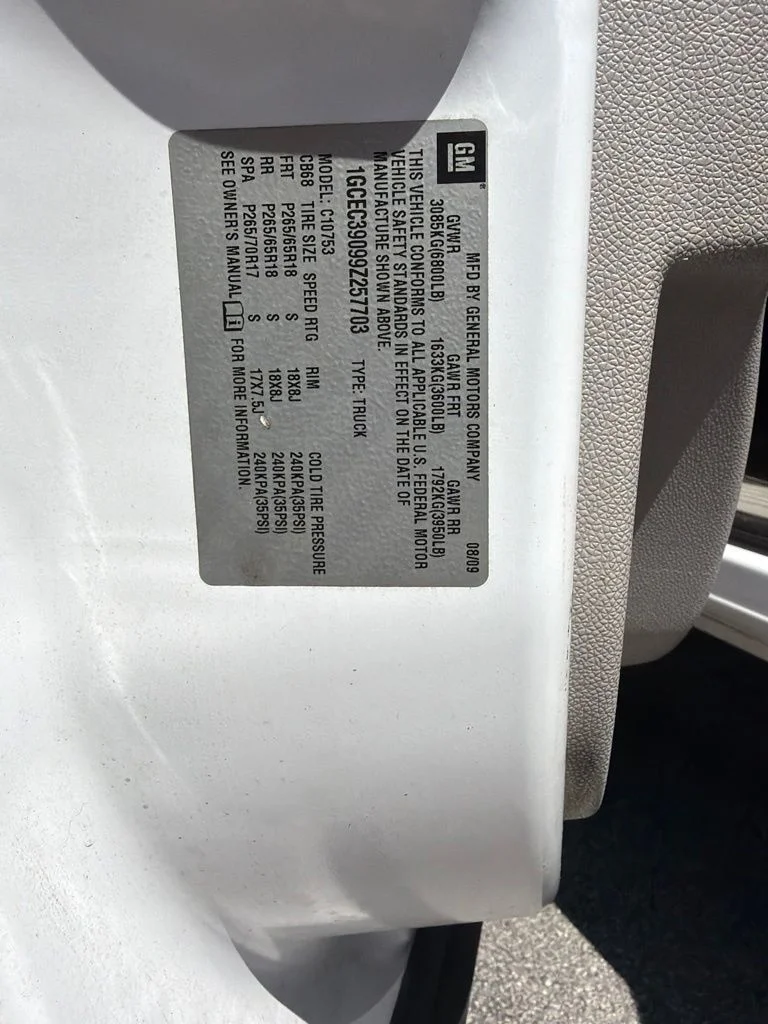 Used 2009 Summit White Chevrolet LTZ image 14
