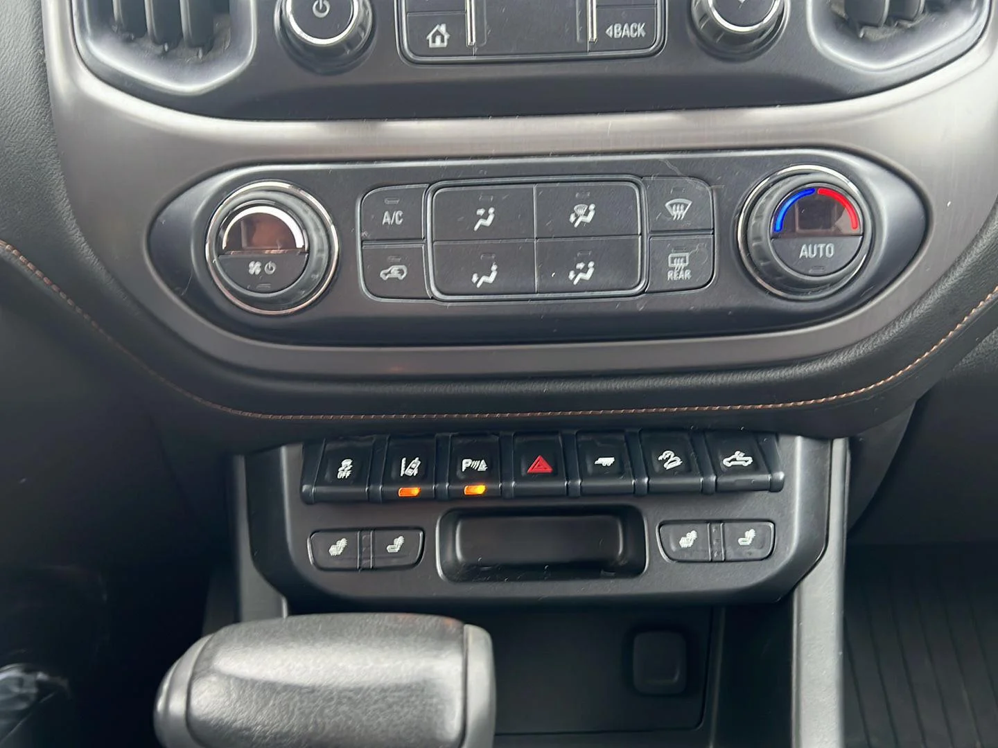 Used 2021 Onyx Black GMC 4WD AT4 w/Cloth image 21