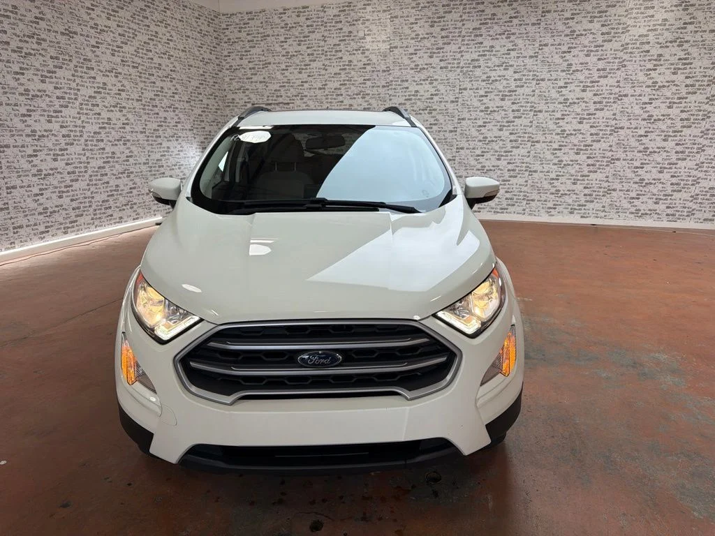 Used 2021 White Ford SE image 2