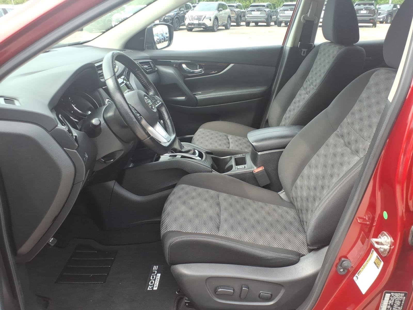 Used 2021 Scarlet Ember Tintcoat Nissan SV image 10