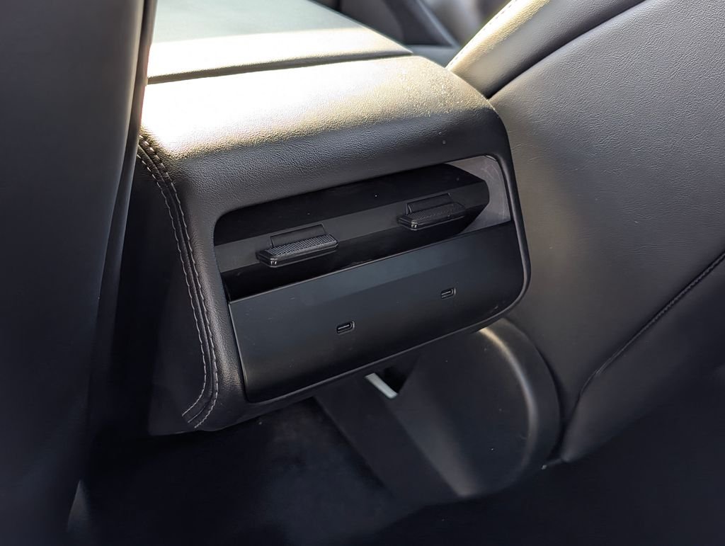 2026 Tesla Model Y Standard - Photo 15