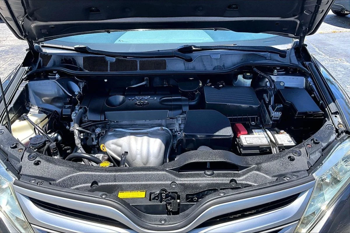 Used 2013 Gray Toyota LE image 31