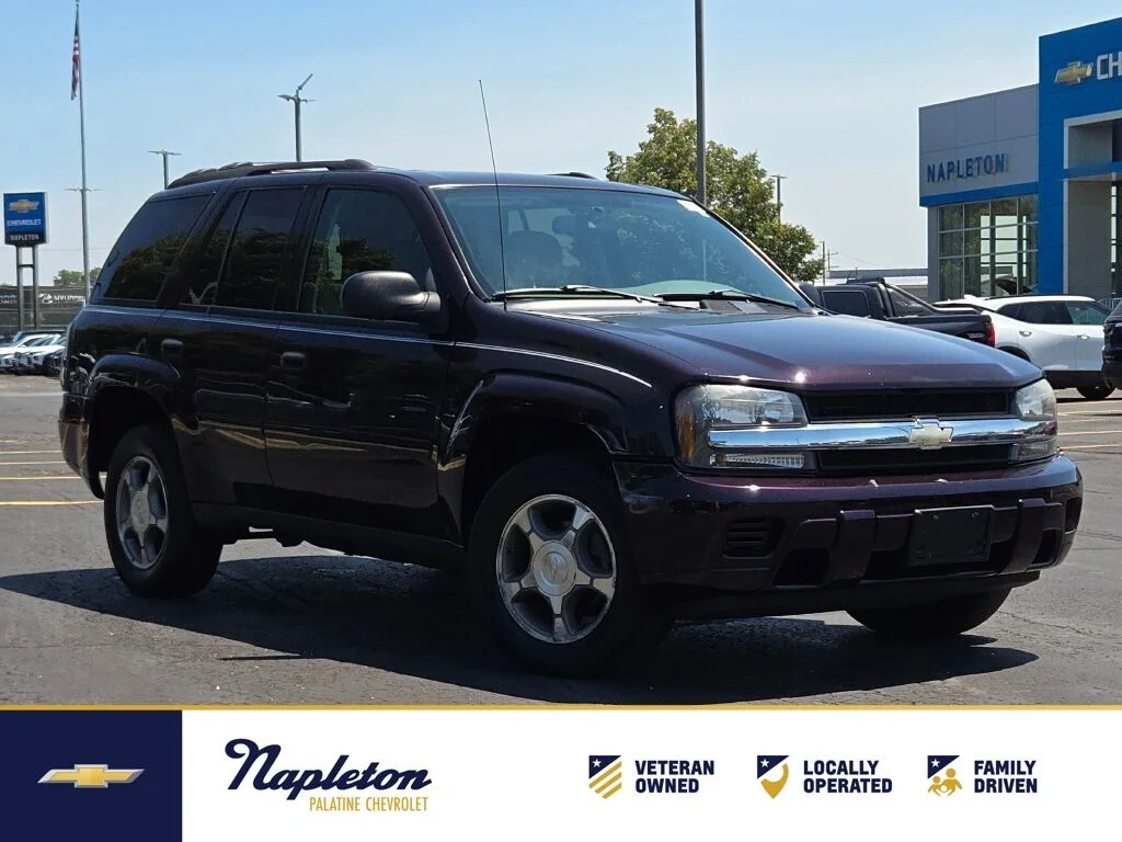 Used 2008 Red Chevrolet LS image 1