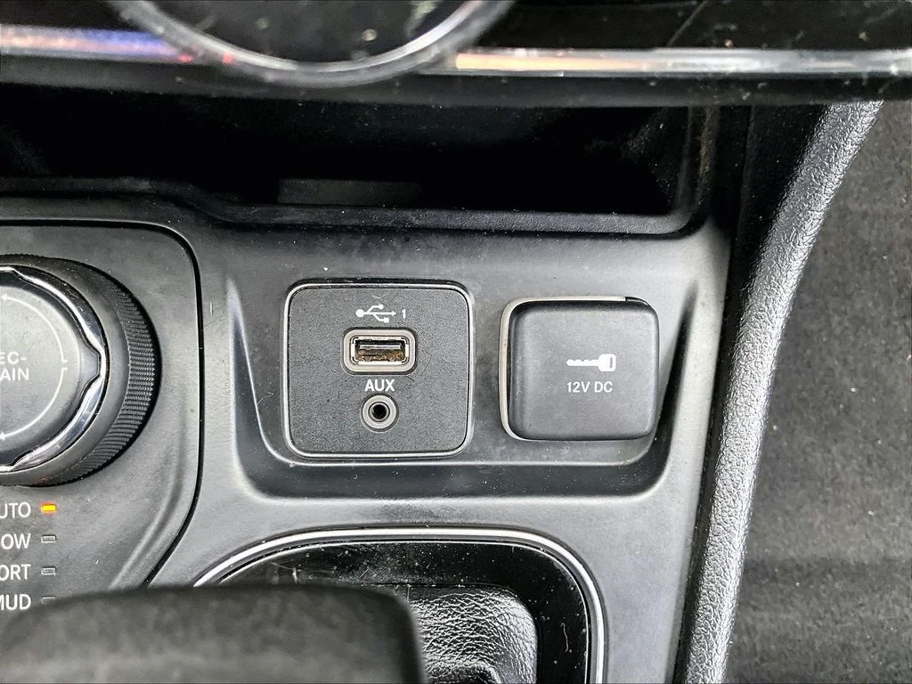 Used 2020 Gray Jeep Latitude Plus image 20