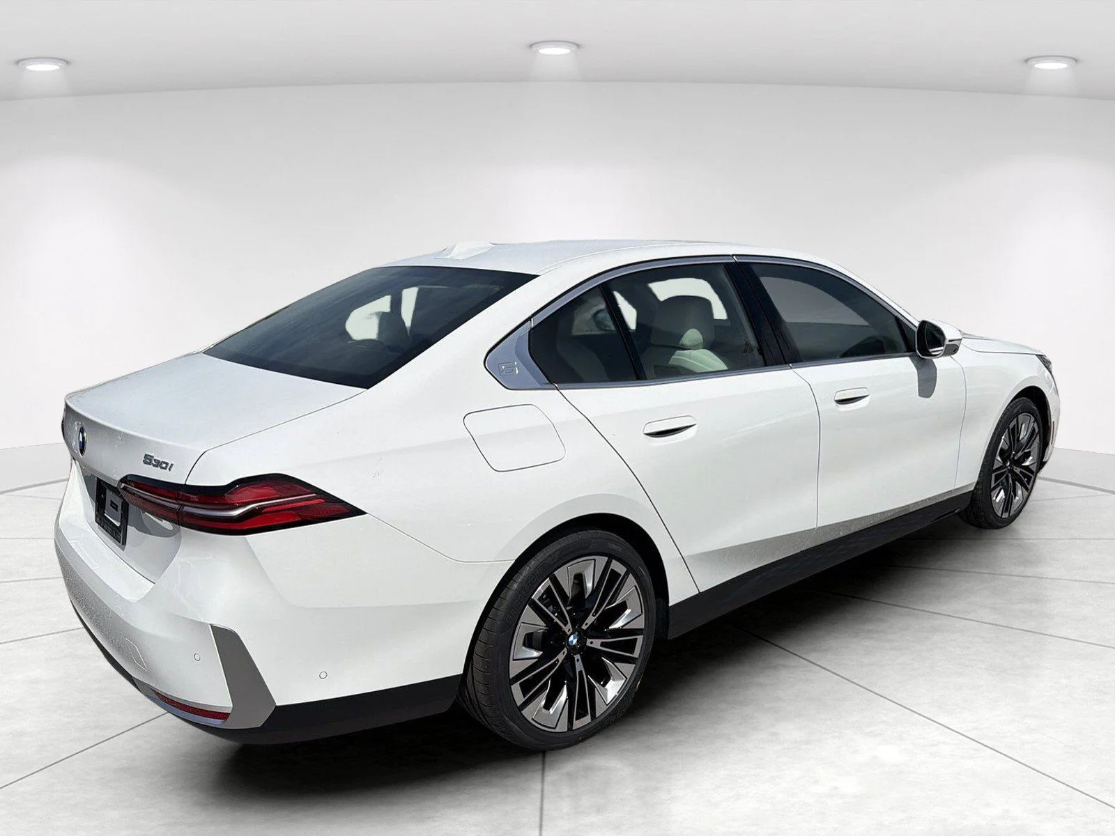 New 2027 Alpine White BMW 530i xDrive image 4