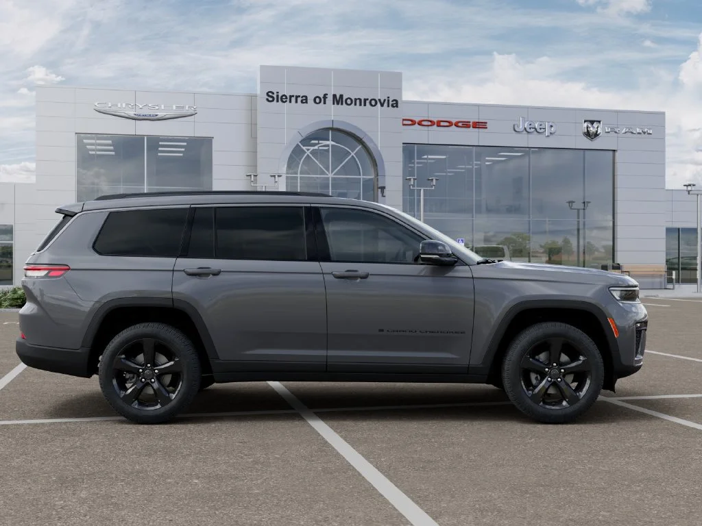 New 2027 Sting-Gray Clear-Coat Paint Jeep Limited image 21
