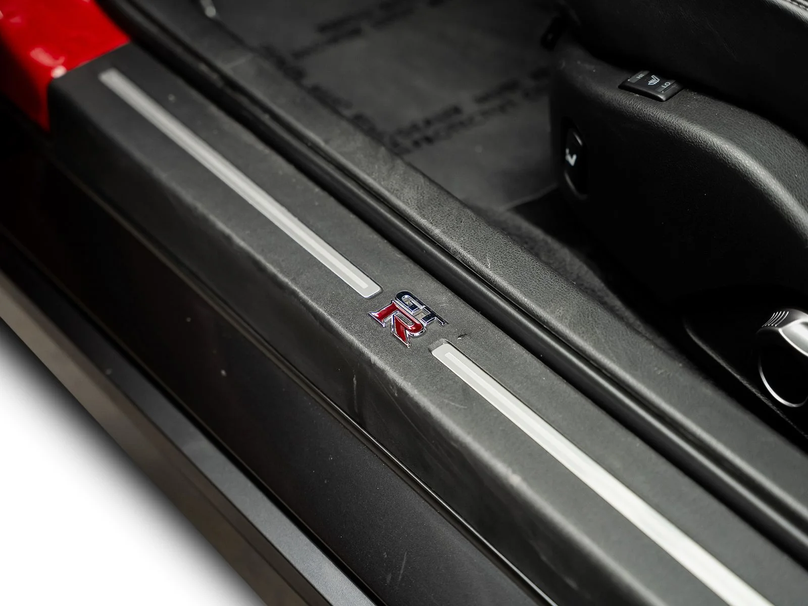 Used 2015 Red Nissan Premium image 68