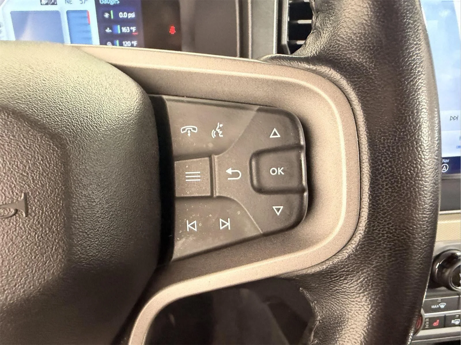 Used 2023 Oxford White Ford Wildtrak Advanced image 23