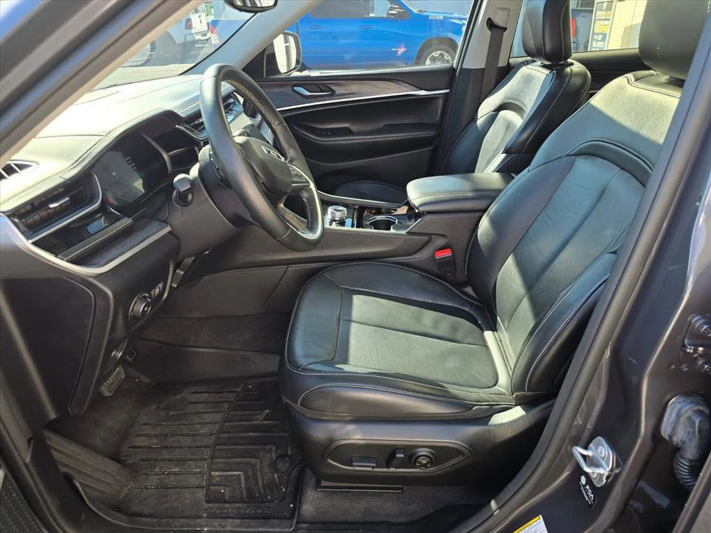 Used 2022 Gray Jeep Limited image 5