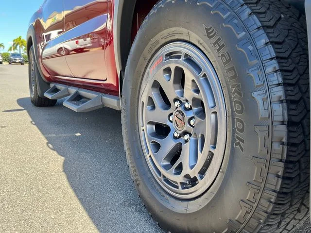 Used 2025 Red Nissan PRO-X image 22